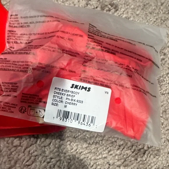 SKIMS Red Stretch Wireless Bralette and Undies Set - Picture 3 of 4